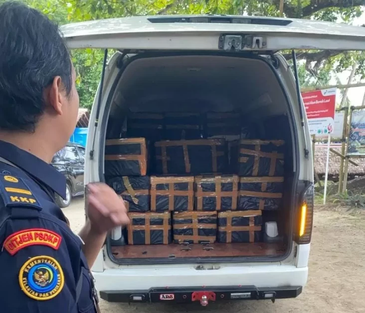 KKP Serahkan Tersangka...