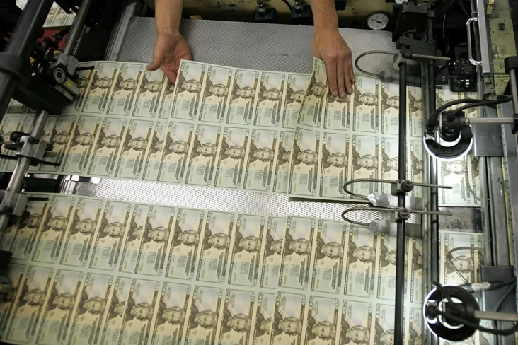 Membaca Kematian Dolar...