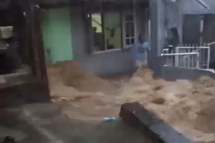 Hujan Deras, Sebagian...