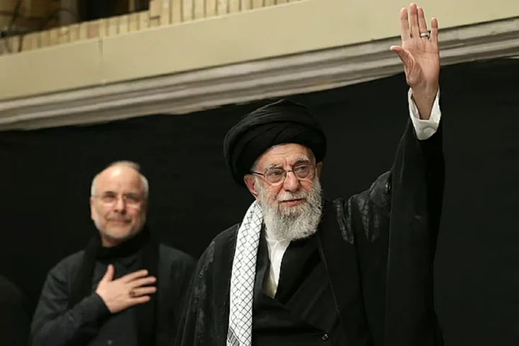 Ayatollah Khamenei Muncul...