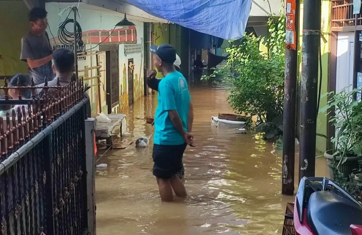 Banjir Capai 1,8 Meter,...