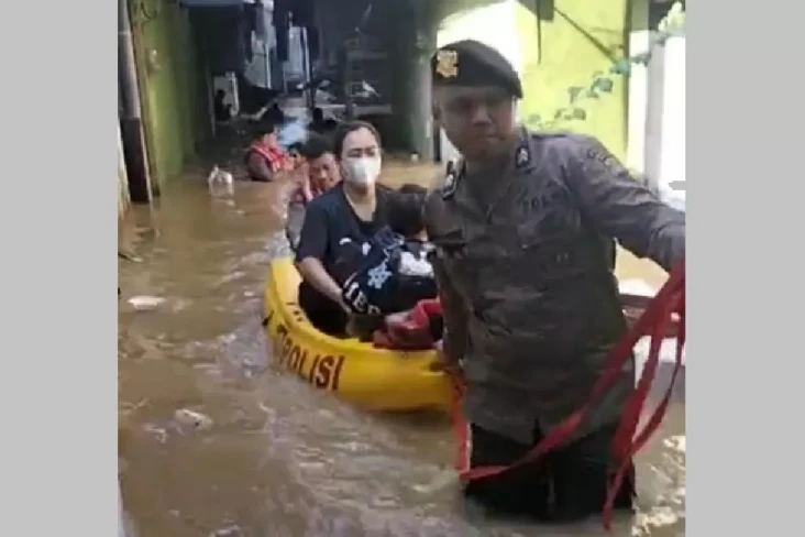 Banjir Setinggi 2 Meter...