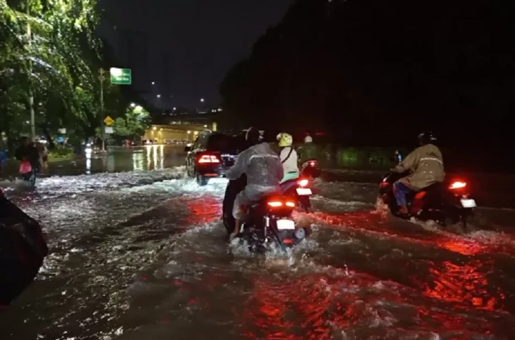 Banjir Jakarta Meluas,...