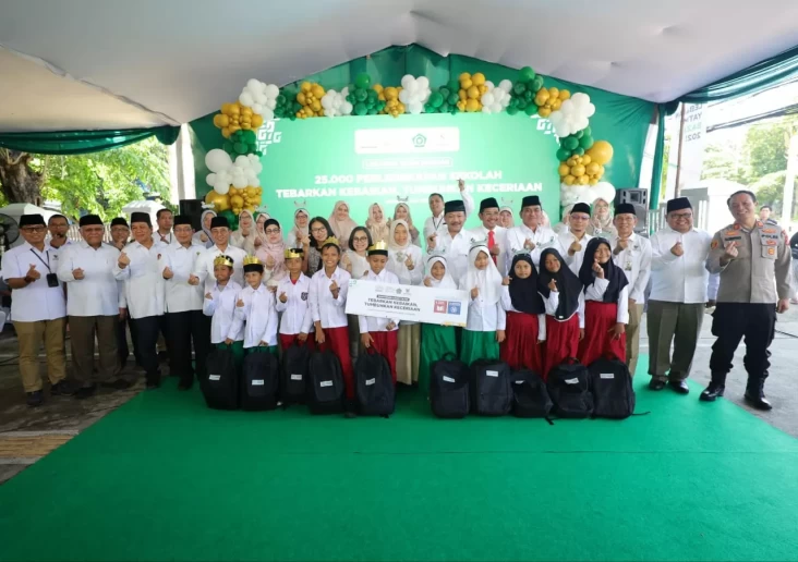 BAZNAS Salurkan Bantuan...