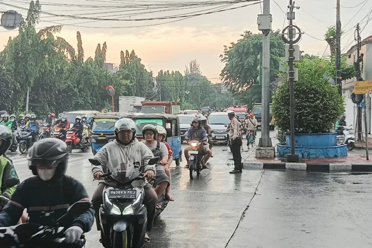 Lalu Lintas di Traffic...