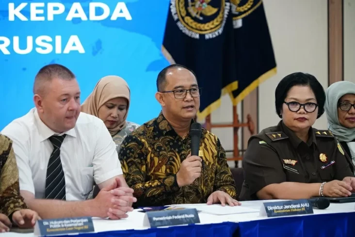 Indonesia Serahkan Buronan...