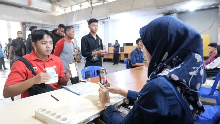 Pos Indonesia Salurkan...