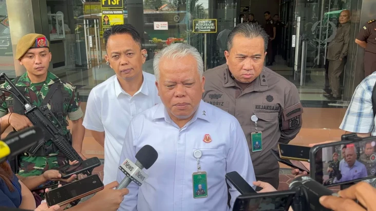 Riza Chalid akan Masuk...