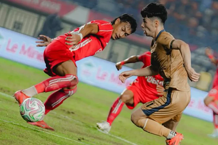 Dewa United Rebut Peringkat...