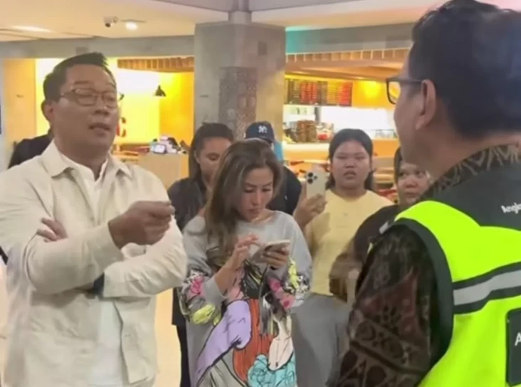 Viral Ridwan Kamil Protes...