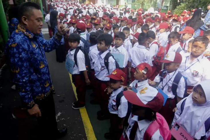 Ketentuan Seragam dan...