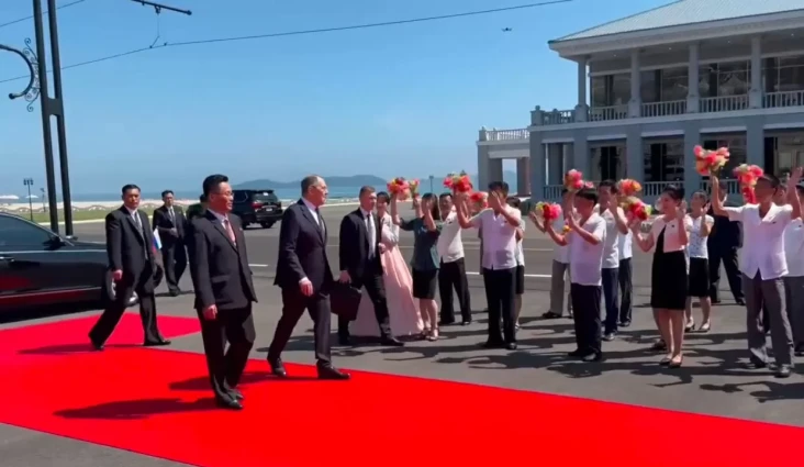 Lavrov Memulai Kunjungan...