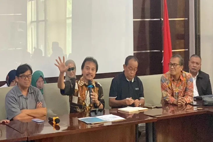 Klaim Pegang 5 Ijazah...