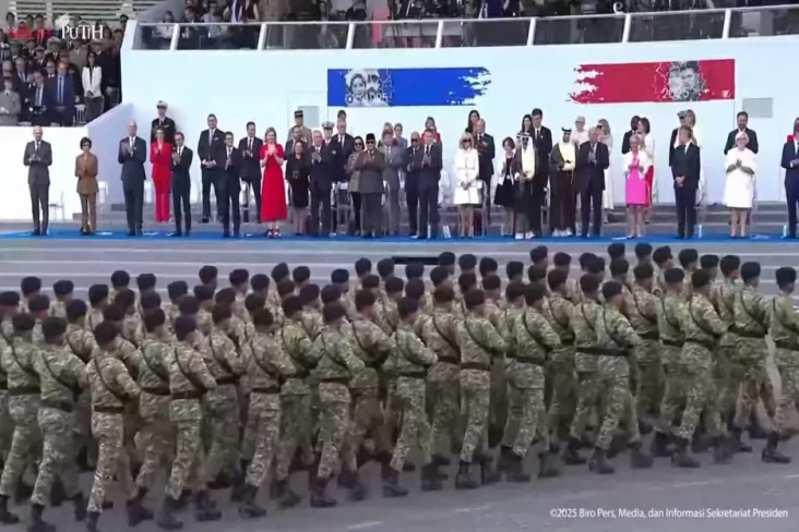 Prabowo-Macron Standing...