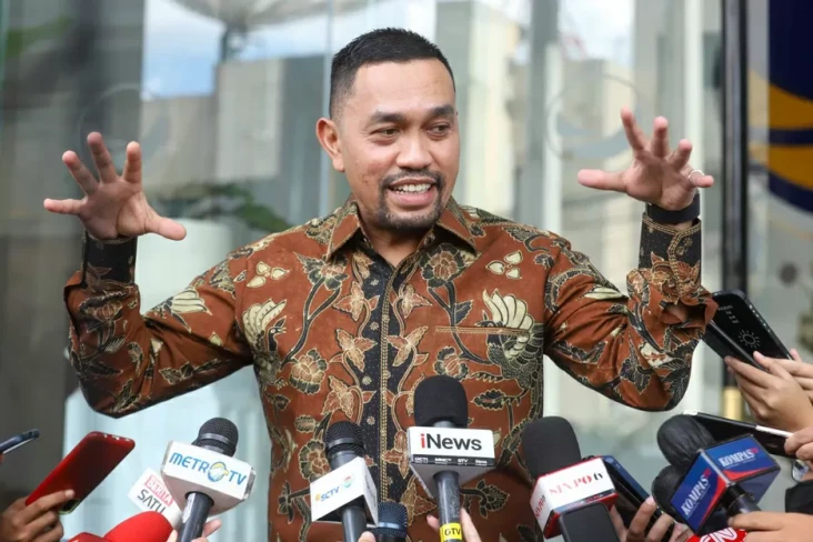 Sahroni DPR Desak Riza...