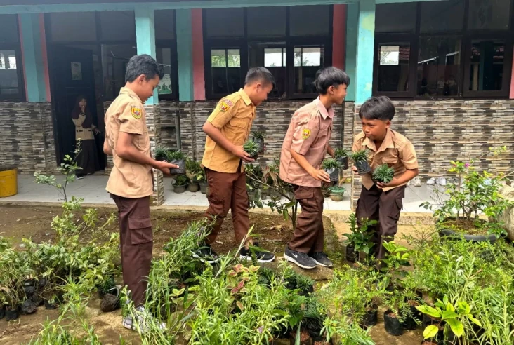 SDN Babakan Kencana...