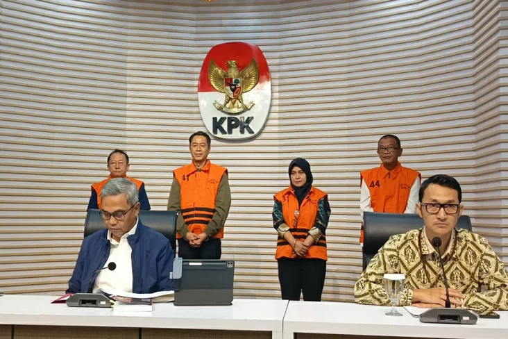 KPK Tahan 4 Tersangka...
