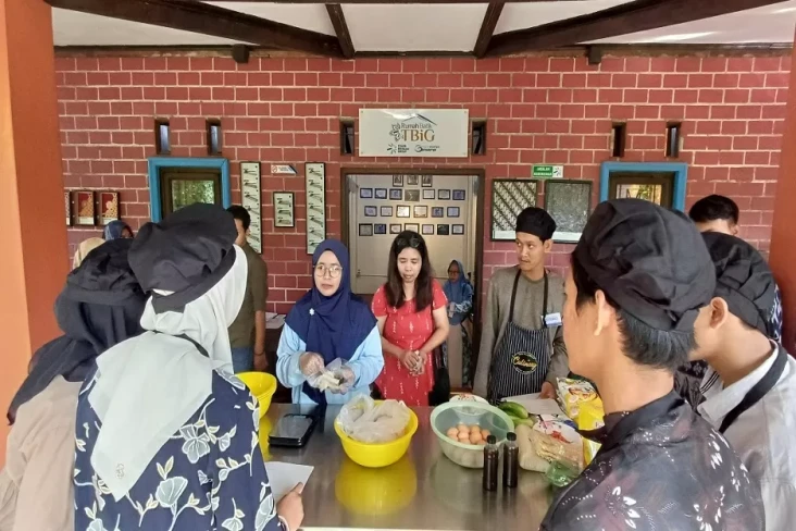 Jadikan Indonesia Pusat...