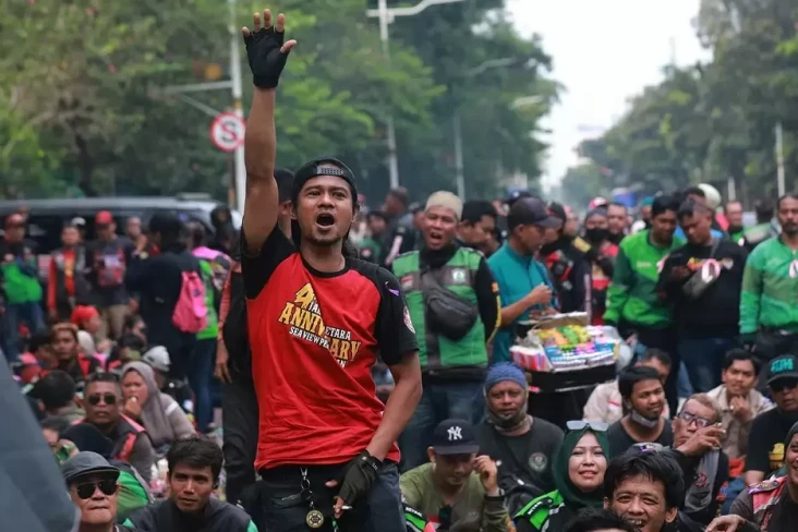 Tolak Pemotongan 10%,...