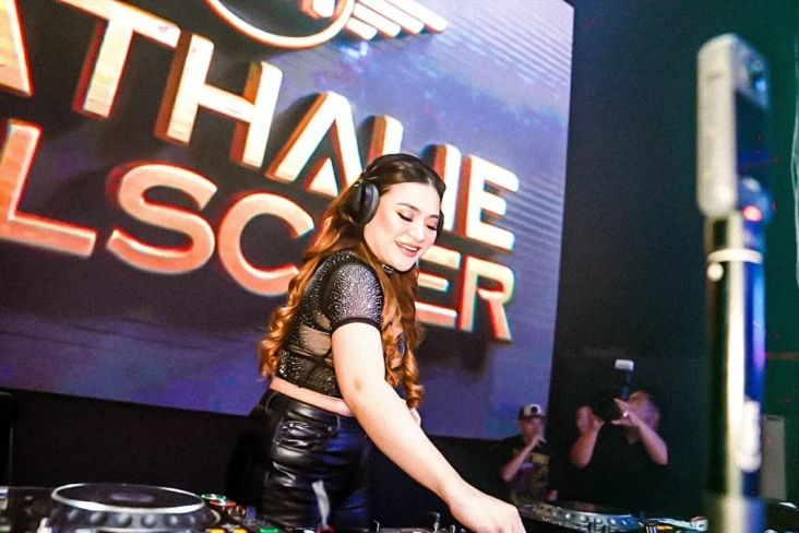 Profil Nathalie Holscher...