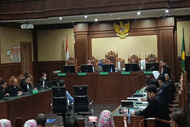 Ketua Komisi Kejaksaan...