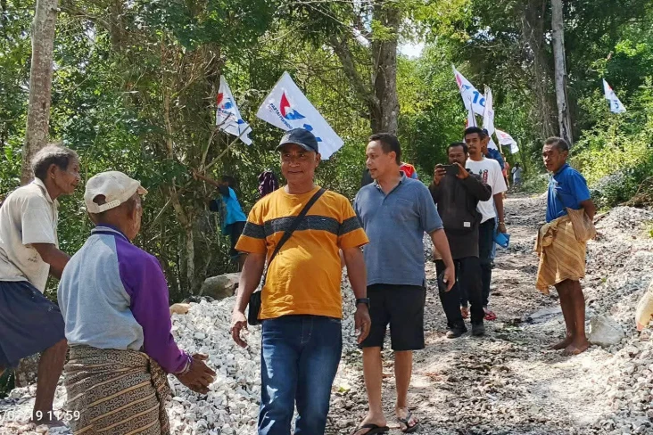Gotong Royong di Kampung...