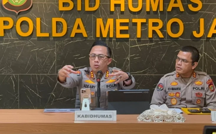 Latar Belakang Diplomat...