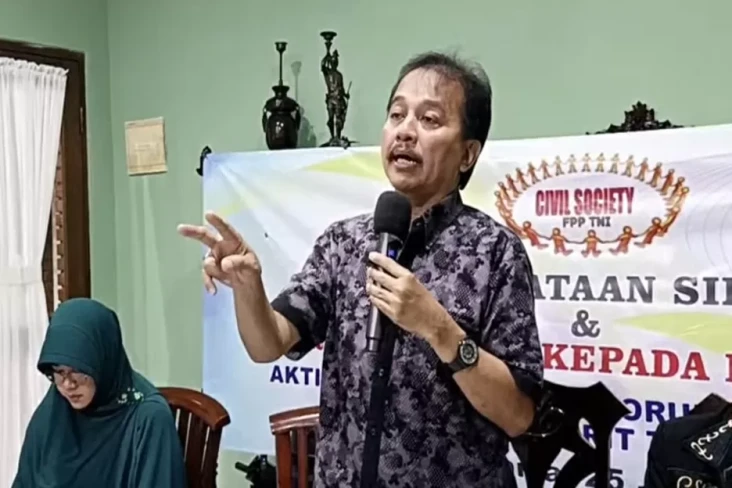Kasus Ijazah Jokowi,...