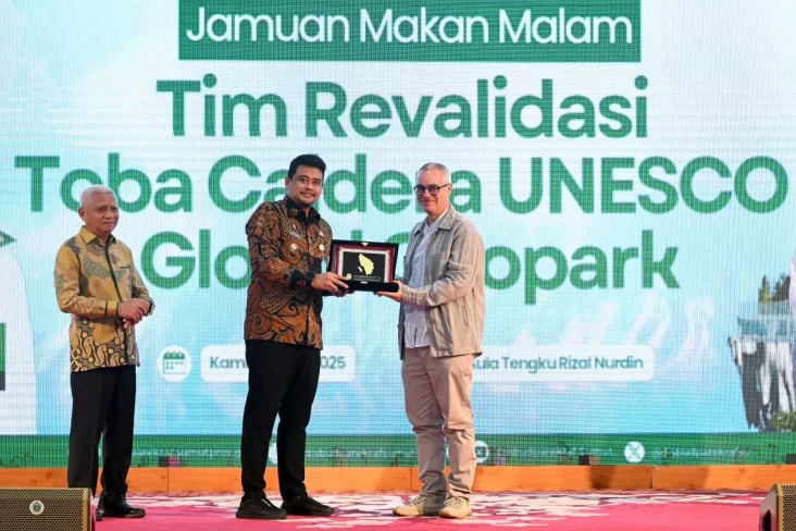 Gubernur Sumut Bobby...