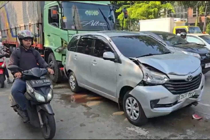 Kecelakaan Beruntun...