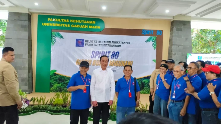 Hadiri Reuni Fakultas...