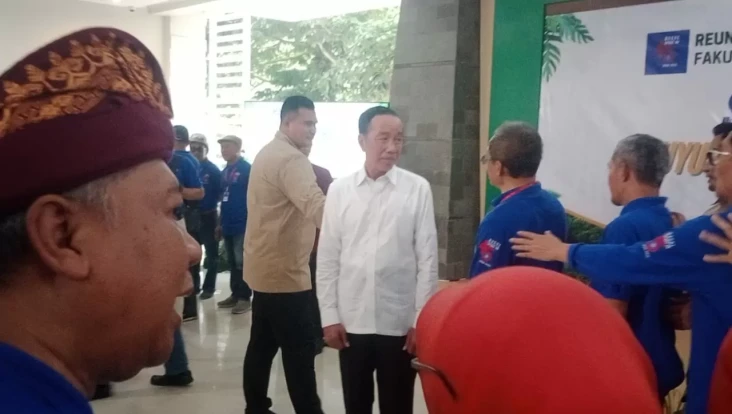 Hadiri Reuni Fakultas...