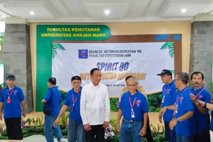 Jokowi Ikut Reuni Fakultas...