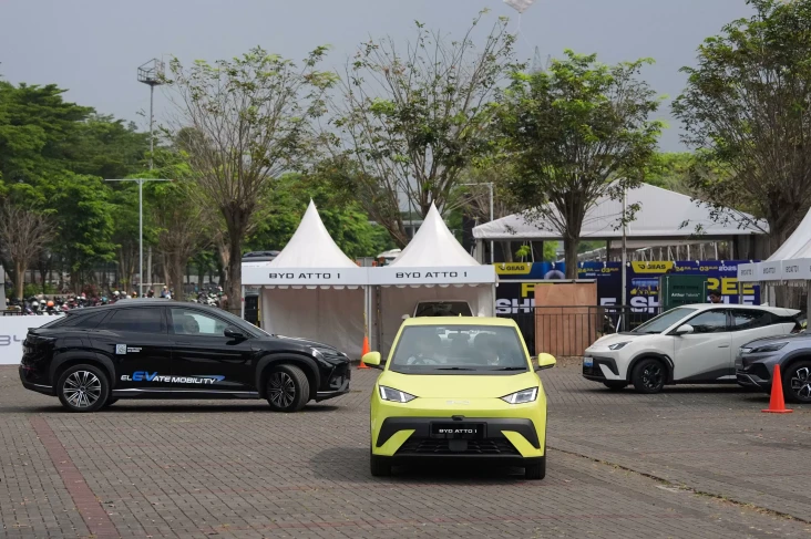 Revolusi Mobil Pertama:...