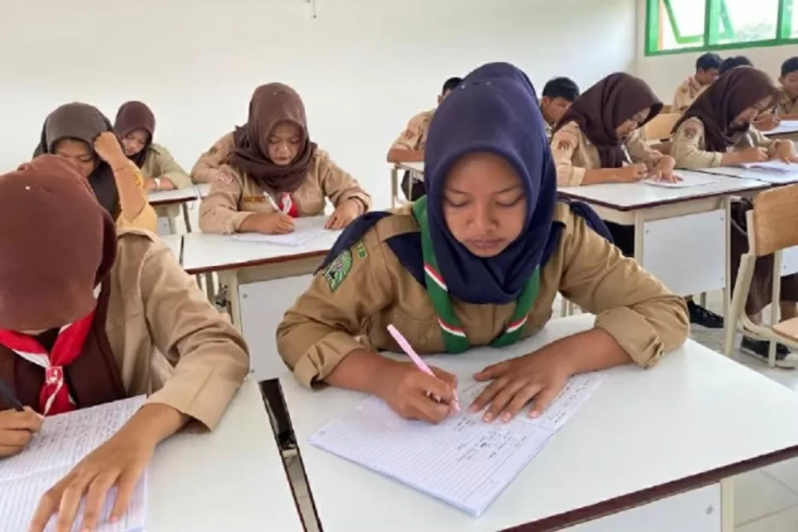 Anak Buruh Tani Siswi...