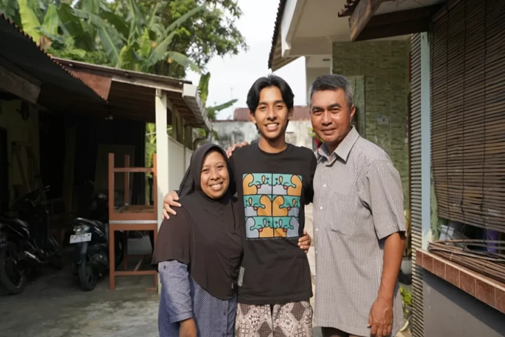 Kisah Dirga, Anak Tukang...