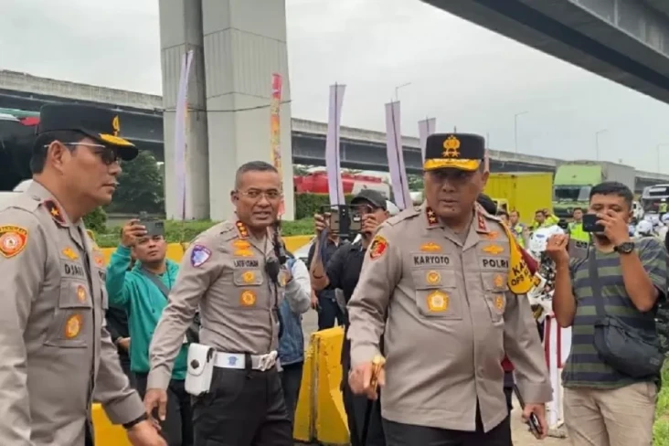 Kapolda Metro Jaya Mutasi...