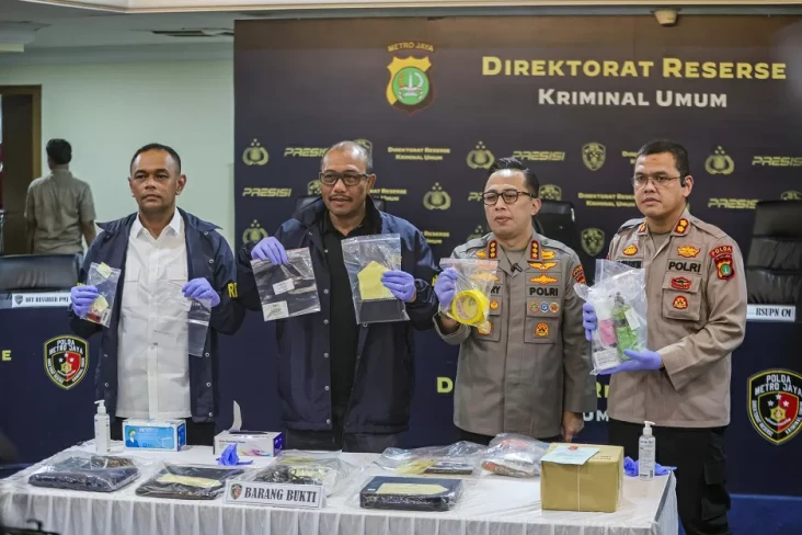 Temukan 2 Alat Kontrasepsi...