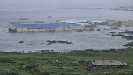 Gelombang Tsunami Pertama...