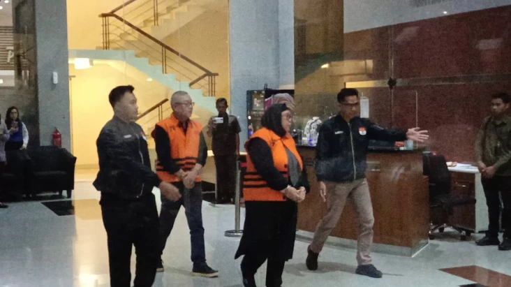 KPK Tahan 2 Tersangka...