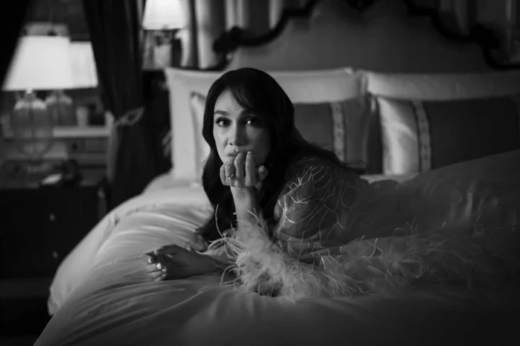 Luna Maya Pakai Gelang...