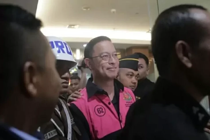 Tom Lembong Resmi Laporkan...