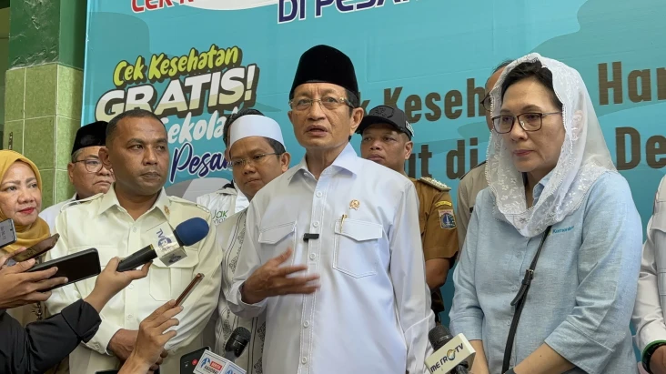 Menag Pantau Cek Kesehatan...