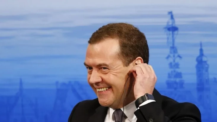 Kontroversi Dmitry Medvedev,...