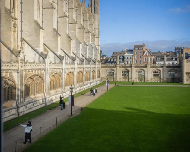 Mahasiswa Cambridge...