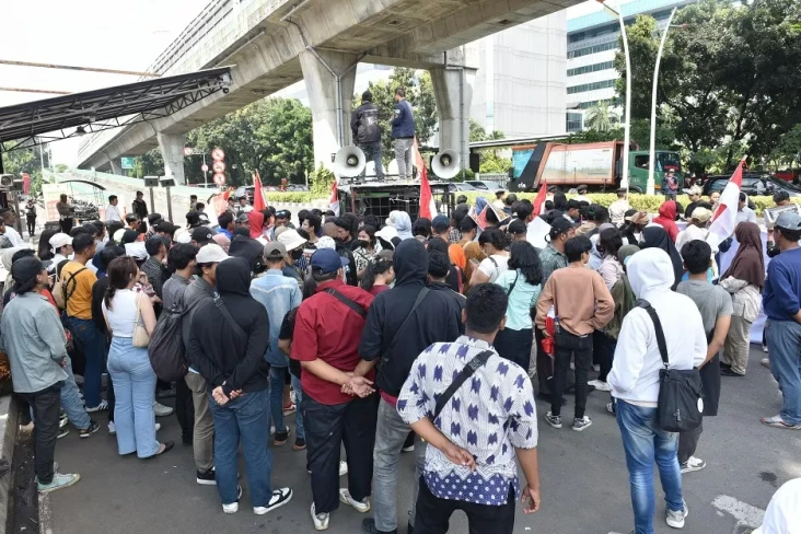 Unjuk Rasa di Kementerian...