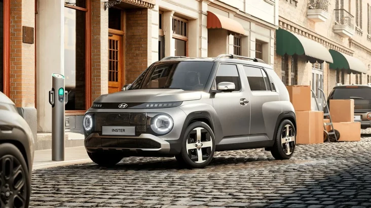 Perang Mobil Listrik...