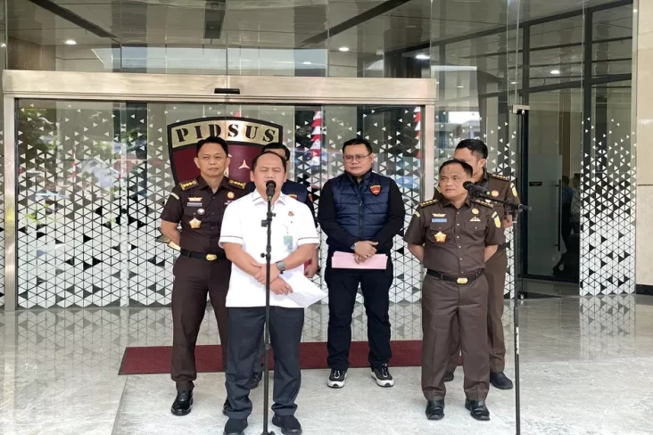 Kejagung Sita 5 Mobil...