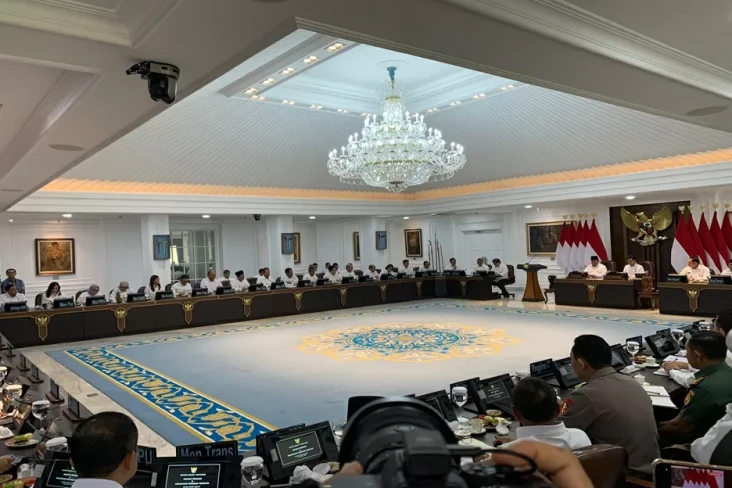 Prabowo Pimpin Sidang...