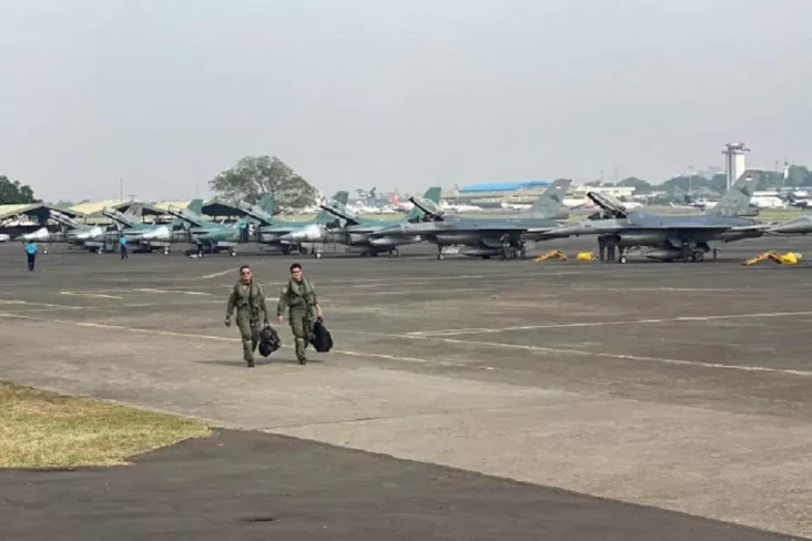Atraksi Pesawat F-16...